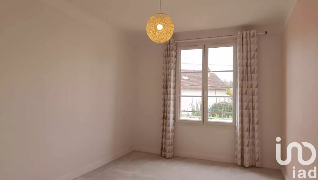 Toad - 4-Bed Apartment with Garage in Auxerre