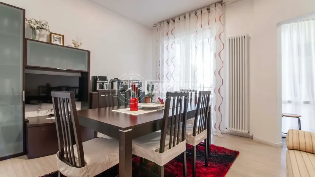 Söögituba - Rearranged Apartment with Balcony in Gorla Minore