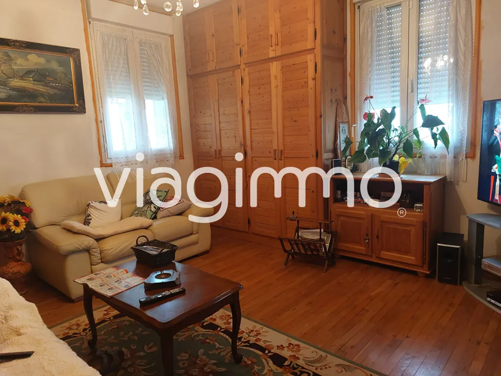 Soggiorno - Six-Bedroom House with Garden in Chillac
