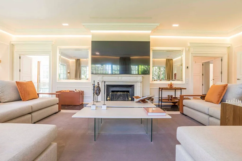 Living Room - Luxury Detached House with Pool in La Florida, Madrid
