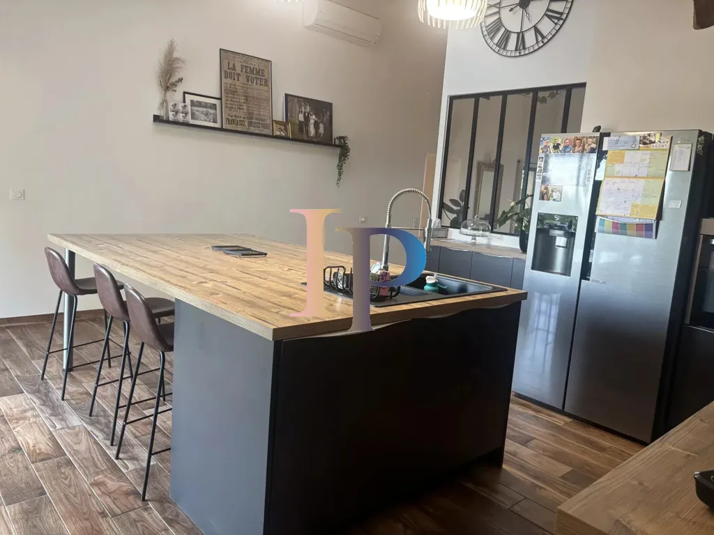 Cuisine - Maison en Pierre Rénovée avec Piscine près de Charlieu