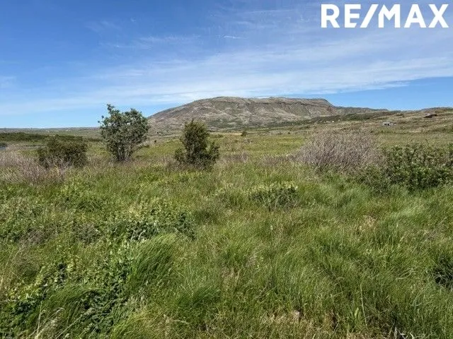 Garden - Summer House Plot with Hot Tub Access in Sogi