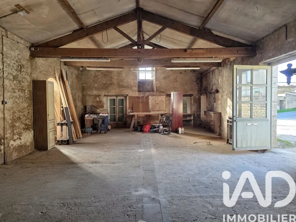 Garaaž - Converted Workshop with Garden in Pranzac