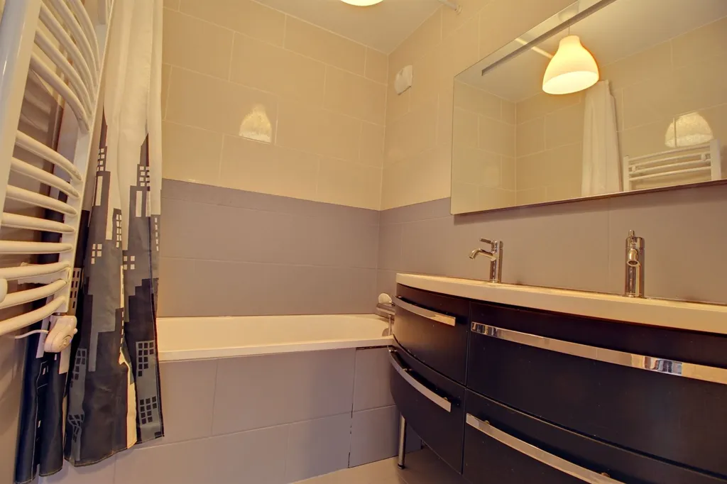 Bathrooms - South/West Facing Flat with Private Parking in Cergy