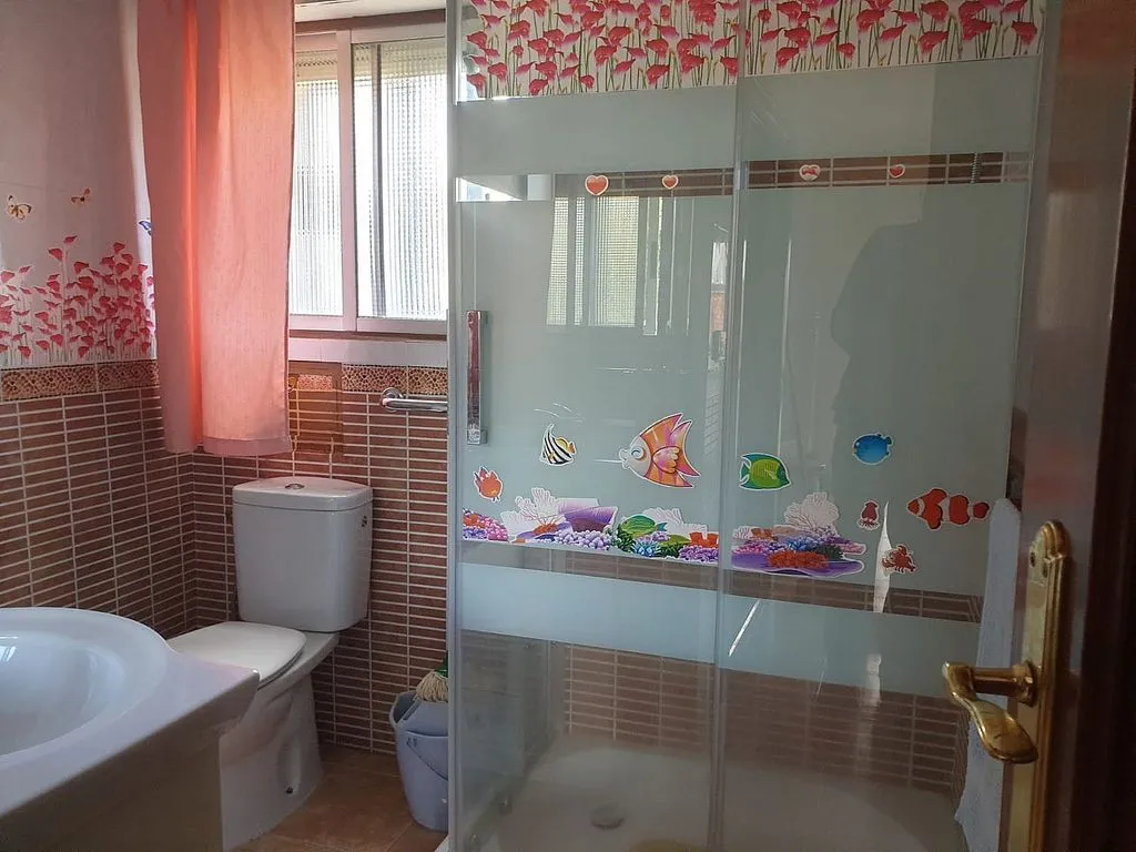 Vannitoad - Ample Light Apartment with Terrace in Plasencia