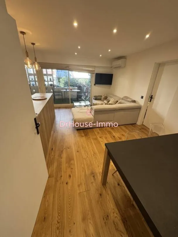 Living Room - Renovated 2-Bed Flat with Balcony in Marseille