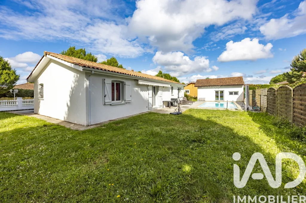 Jardin - Maison avec Piscine dans le Calme à Candresse