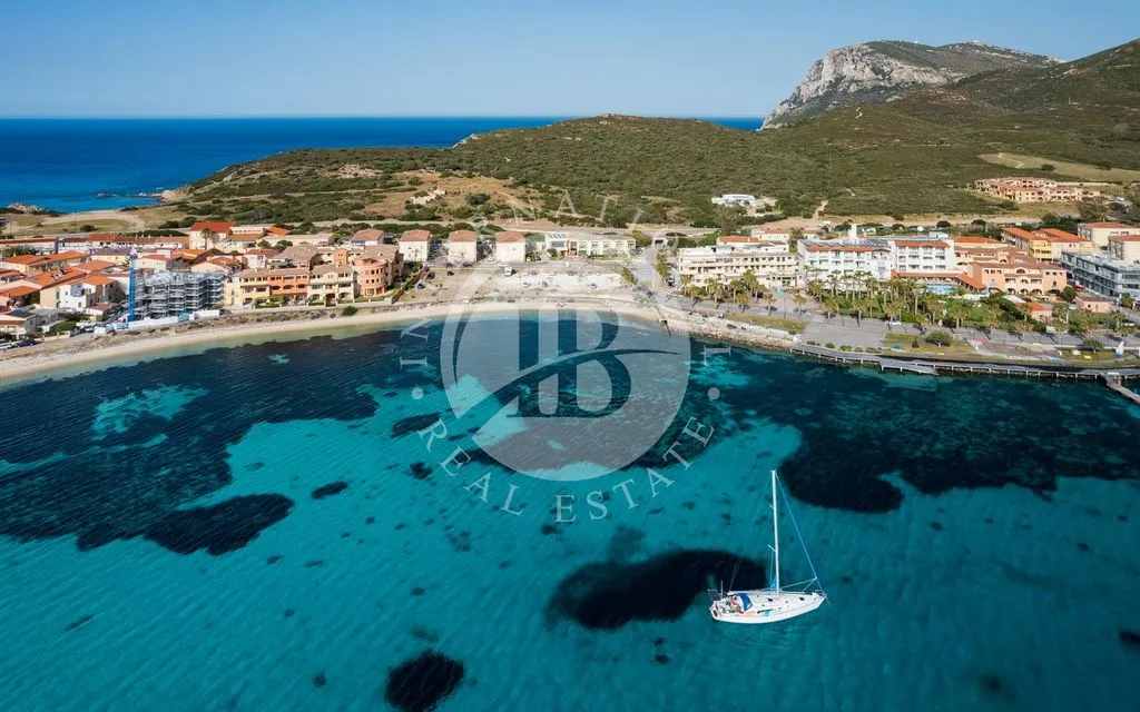 Beachfront Apartment with 360° Views in Golfo Aranci