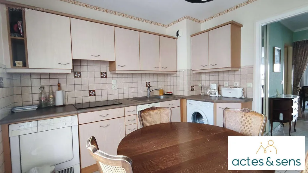 Kitchen - Spacious 3-Bedroom Apartment with Terrace in Chambéry
