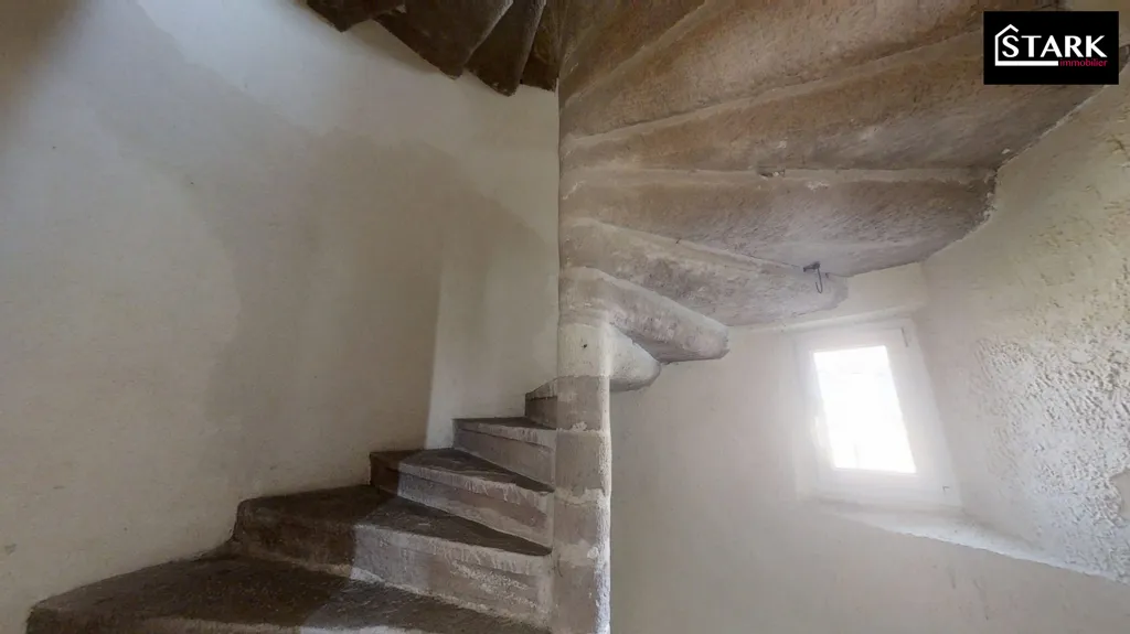 Pièces - Maison Chargée d'Histoire avec Terrasse à Lomont