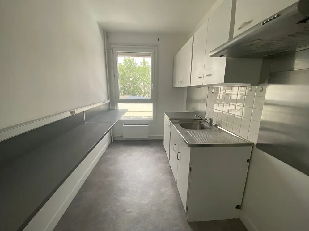 Cuisine - Appartement 2 Pièces avec Balcon à Caen