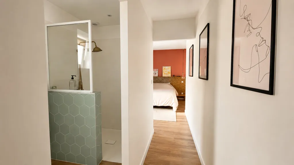 Entrée - Maison en Pierre avec Garage Indépendant en Centre-Ville