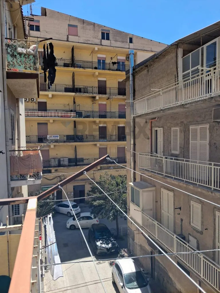 Rõdu - Unfurnished Flat with Balcony in Favara
