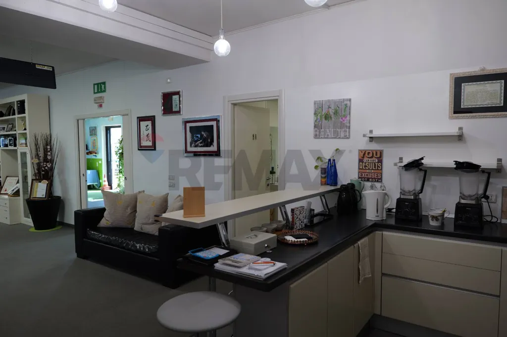Living Room - Professional Space with Parking in Rovereta