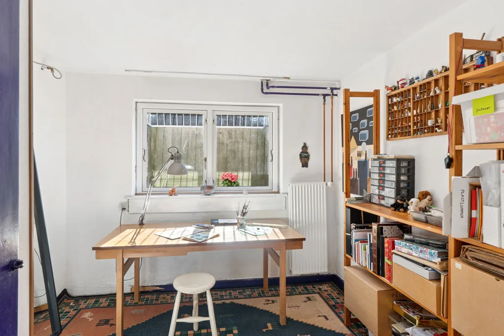 Bureau - Detached Villa with Garden in Brøndby