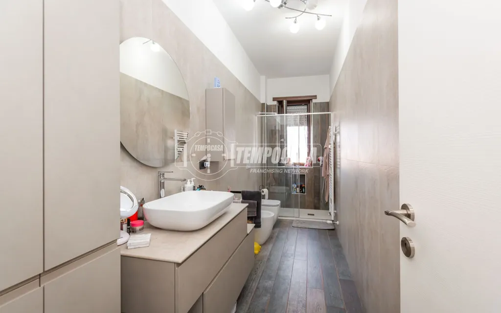 Salles de bain - Fully Rented Flat with Balcony in Moncalieri