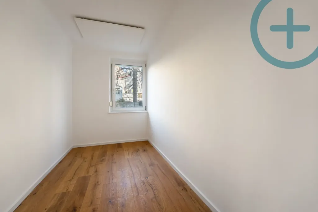Pièces - Modernised 4-Bedroom Flat in Central Location