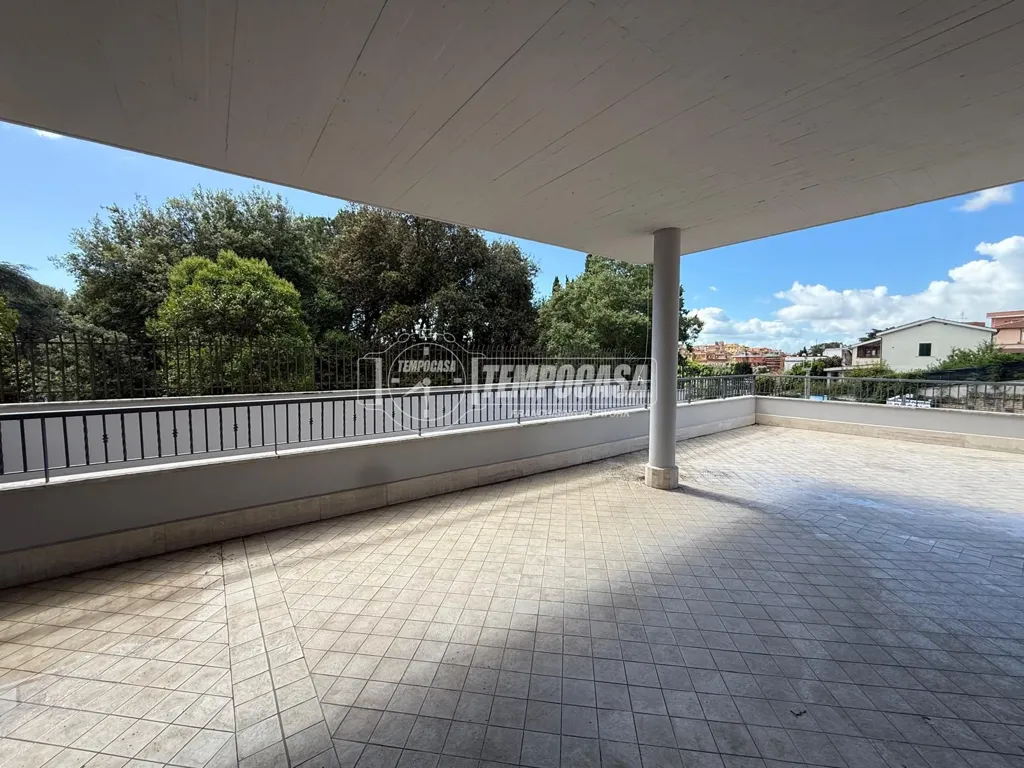 Terrass - Modernised Bilocale with Terrace in Rome
