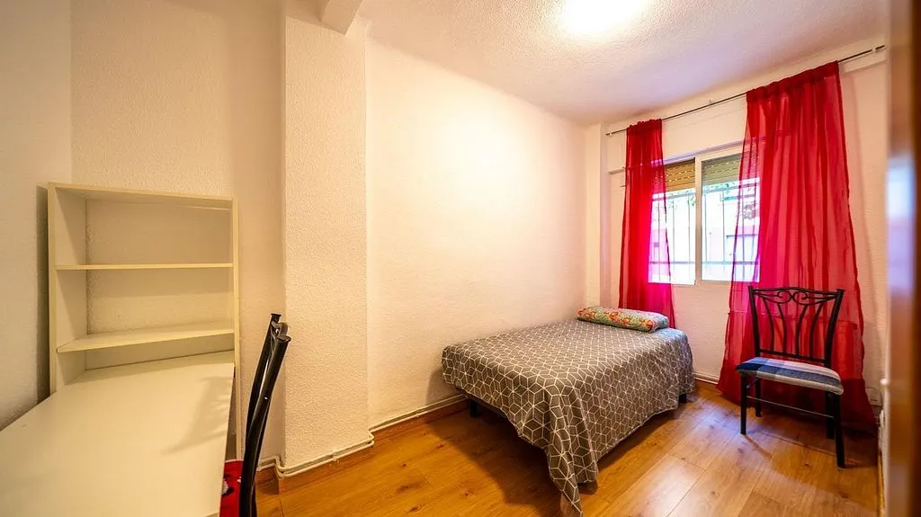 Magamistoad - 3-Bedroom Flat with Central Location in Alcorcón