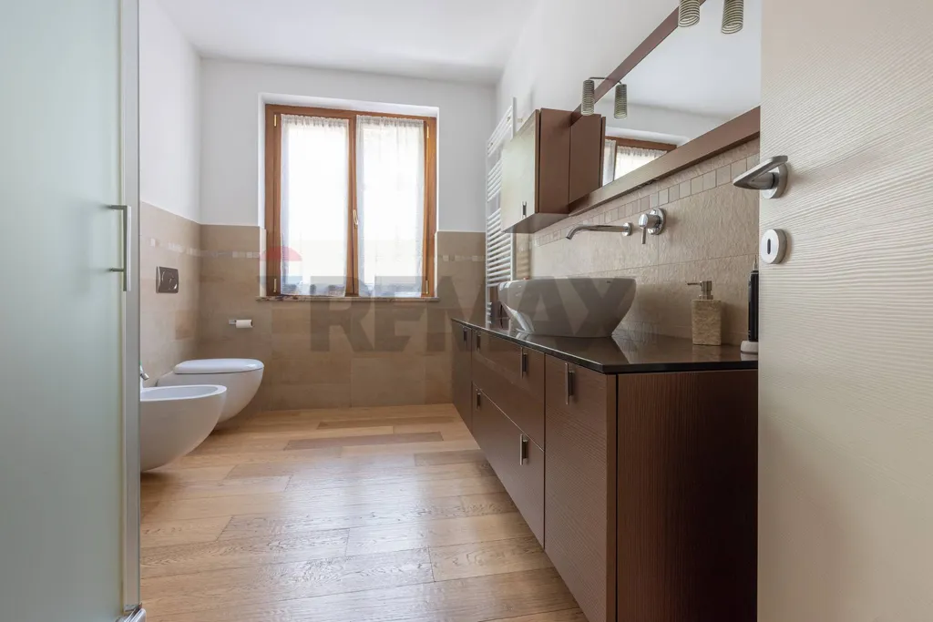 Bathrooms - Single-Storey Villa with Garden in Marchirolo
