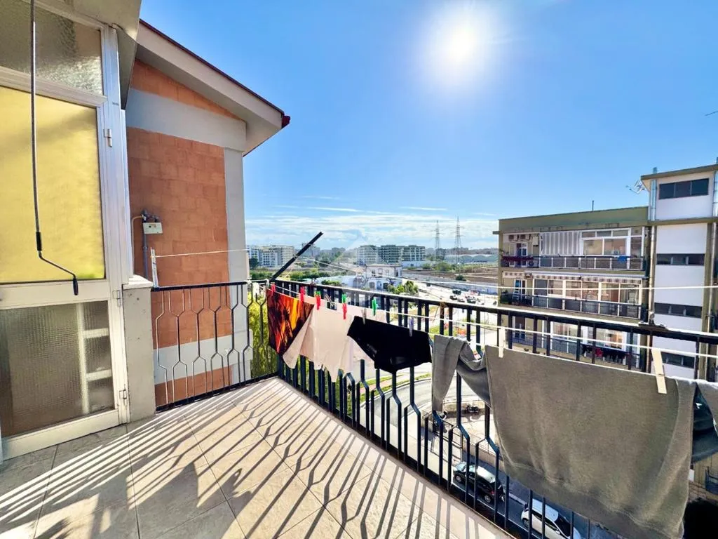 Balcony - 4-Room Apartment with Balcony in Bari