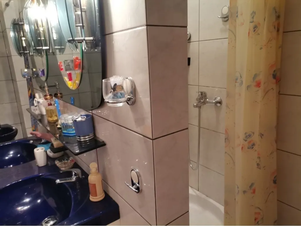Bagni - Renovated Corner Apartment with Front View in Erythraia Centre