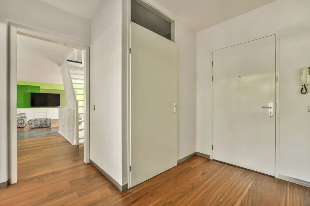 Esik - Semi-Detached House with Courtyard in Den Haag
