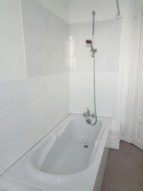 Salles de bain - Appartement T4 avec Balcon à Baudricourt