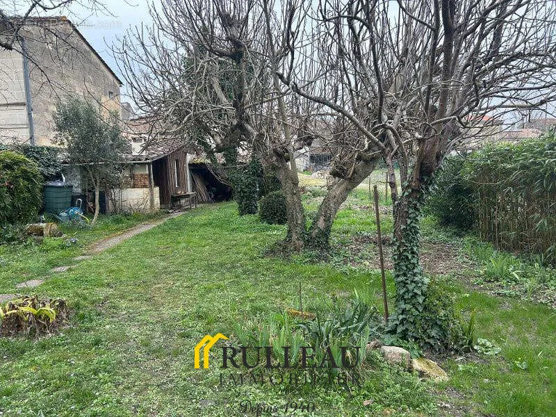 Aed - Charming Stone House with Garden in St-André-de-Cubzac