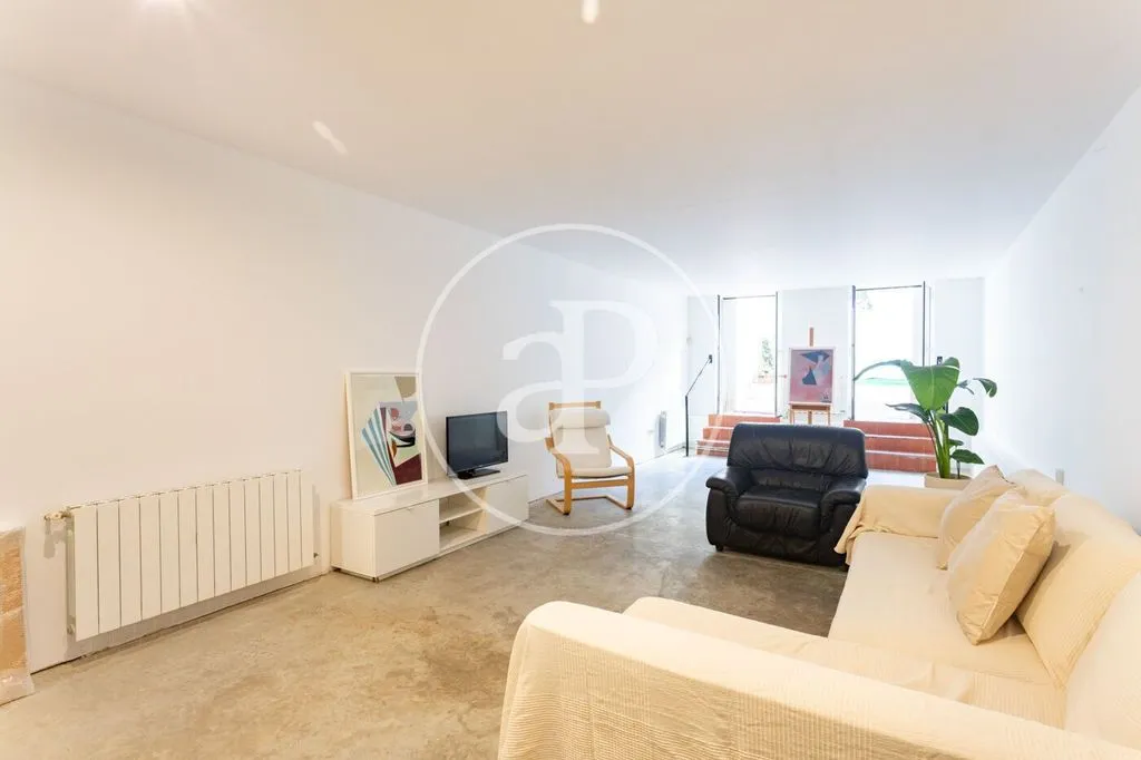 Elutuba - Duplex Flat with Garden in Barcelona
