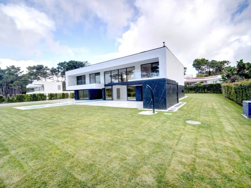 Välivaade - Contemporary Villa with Golf View in Almada