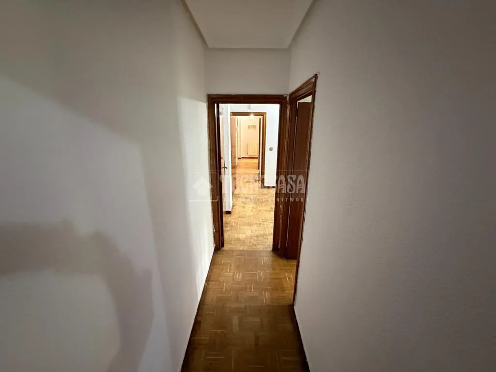 Hallway - Bright Apartment with Garden Views in Usera, Madrid