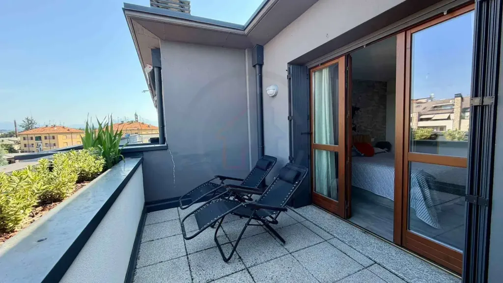 Rõdu - Luxury Triplex with Terraces in Mariano Comense