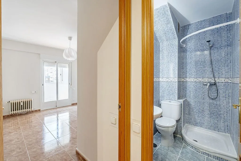 Salles de bain - 3-Bedroom Flat with Terrace in Aluche