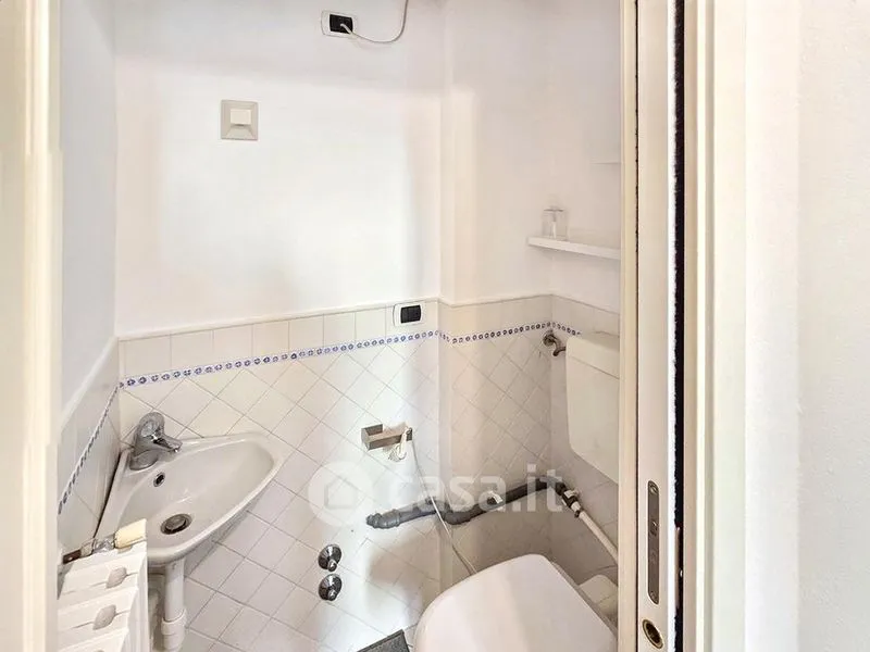 Salles de bain - Mansard Apartment with Terrace in Monza