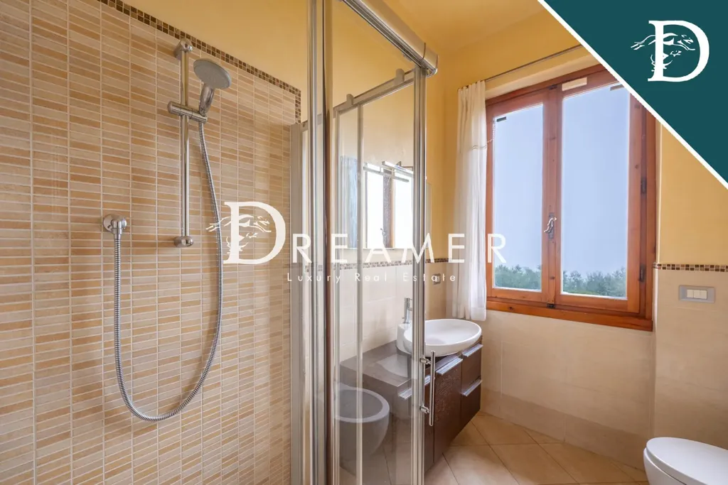 Bagni - Villa with Garden in Marignolle