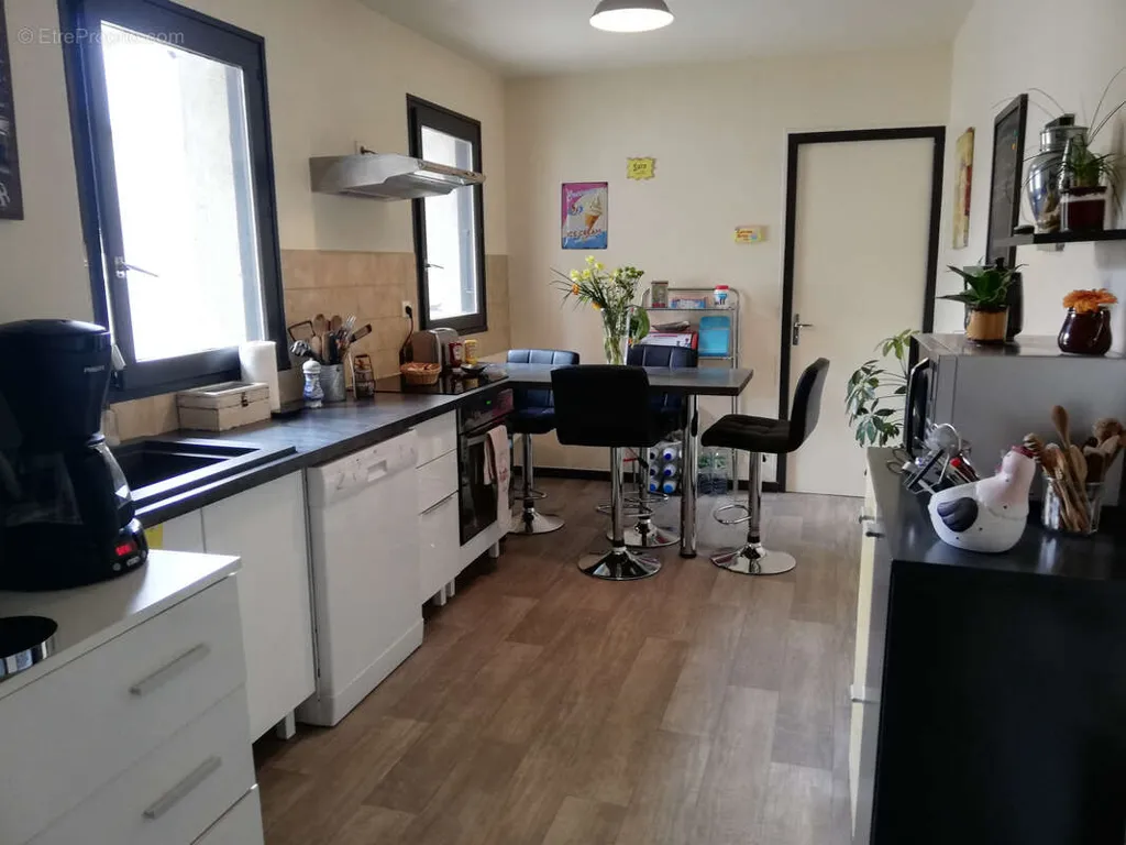 Cuisine - Appartement Duplex avec Balcon au Centre de Bletterans