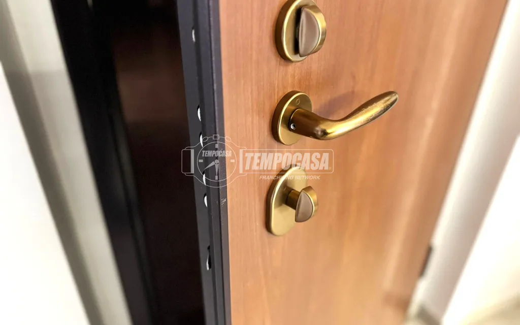Esik - Modern Apartment with Triple Aspect View in Givoletto