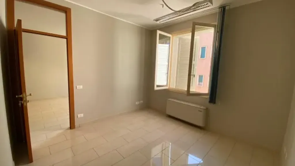 Toad - Converted Office to Apartment in Vignola Centre