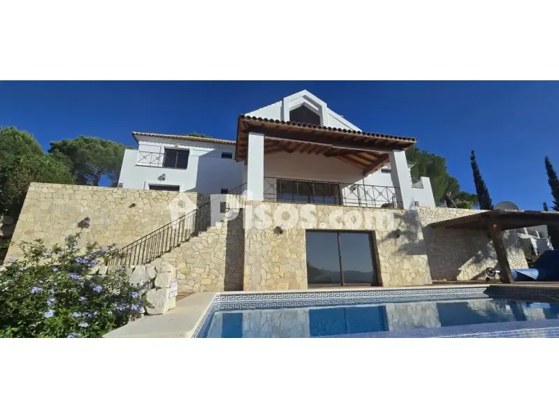 Piscine - Contemporary Villa with Sea Views in Valtocado