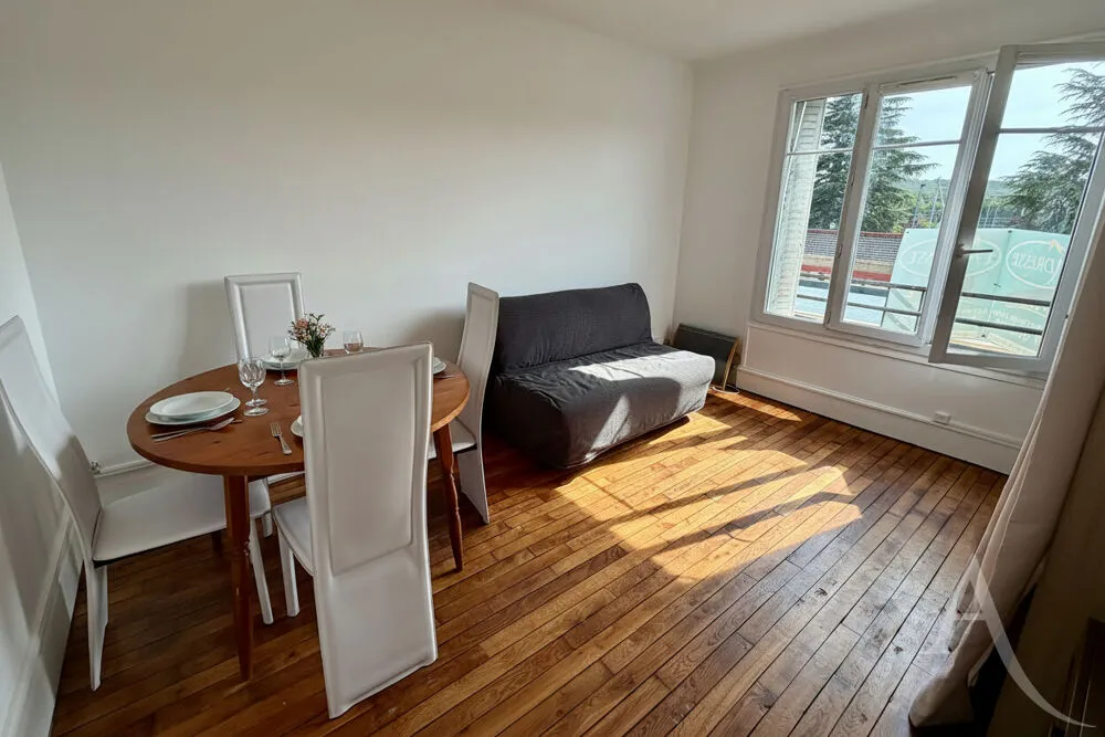Soggiorno - Studio with Garden View in Chaville-Vélizy