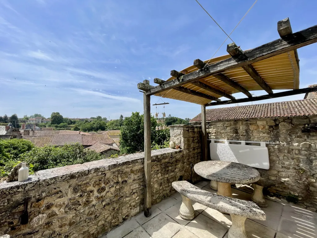Terrasse - Maison Médiévale avec Tour à Charroux
