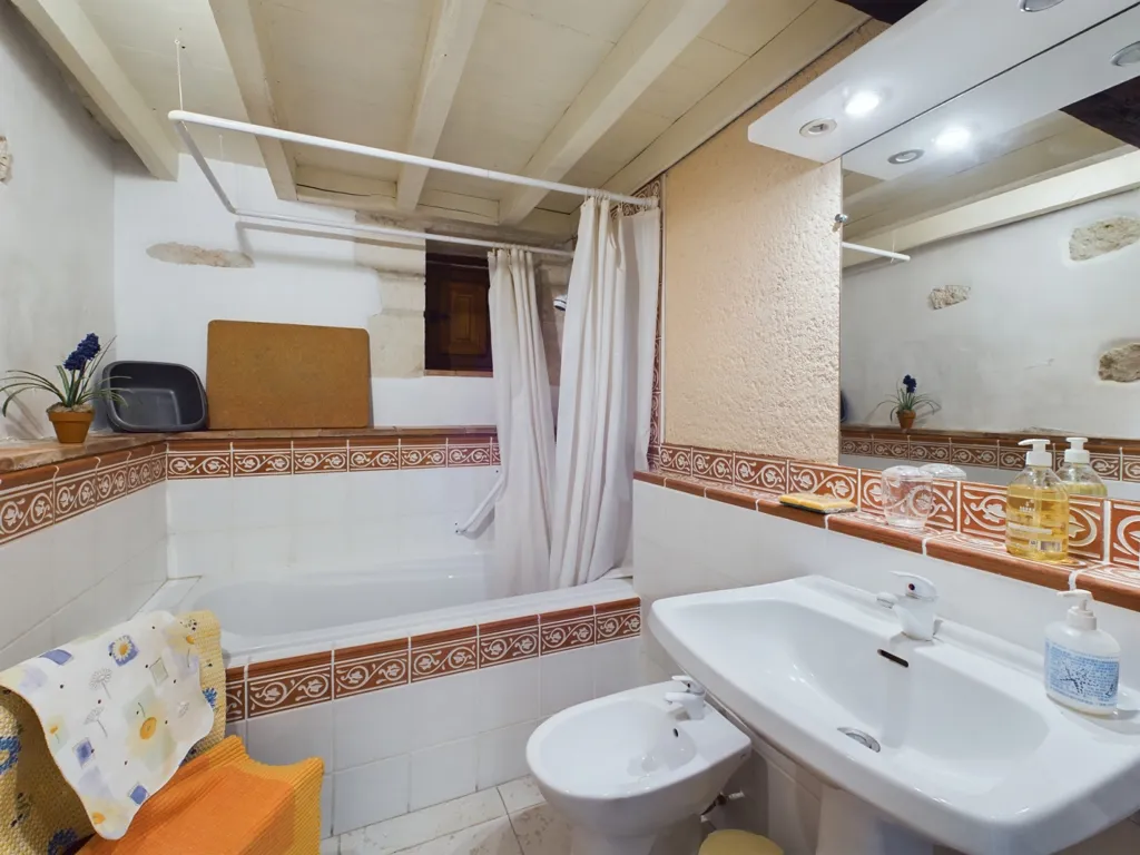 Salles de bain - Maison en Pierre avec Piscine à Montaigu-de-Quercy