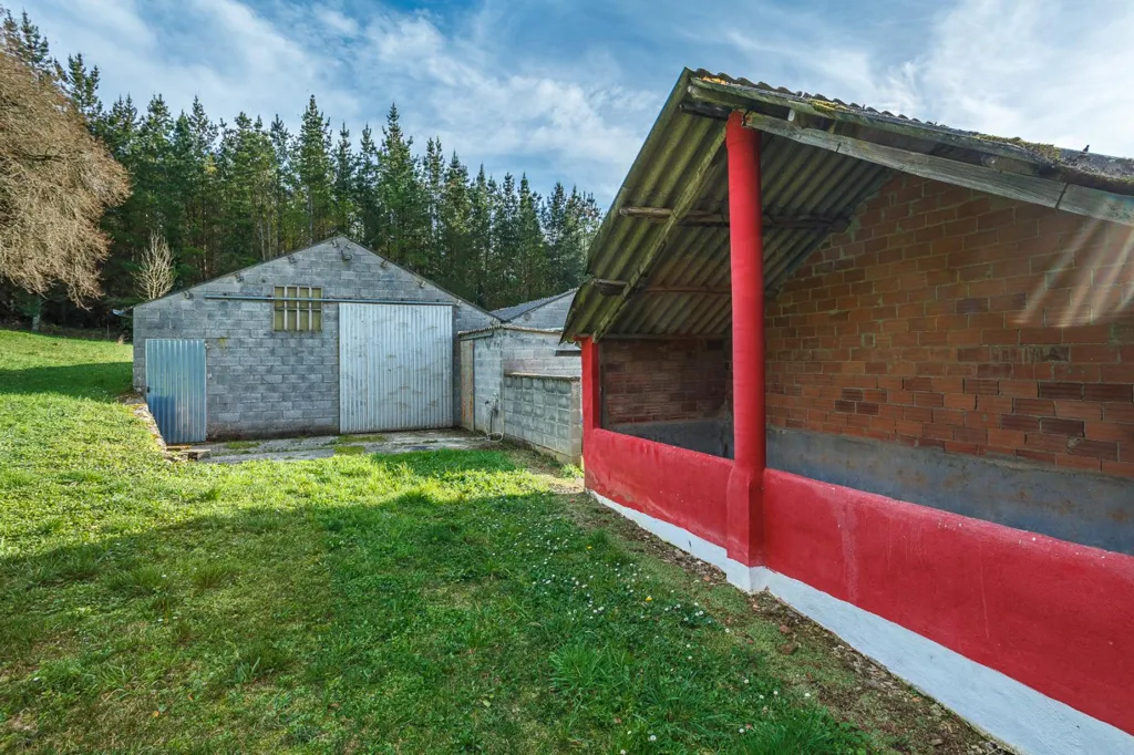 Aed - Farmhouse with Barn in Pol, Lugo