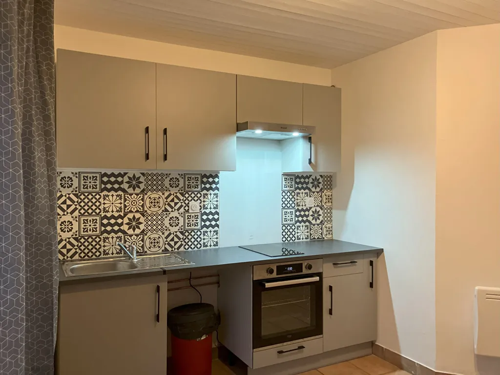 Cuisine - Studio Meublé avec Jardin à Proximité