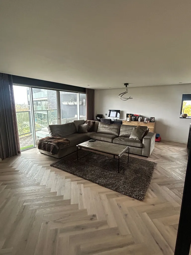 Elutuba - 3-Bedroom Apartment with High Ceilings in Almere