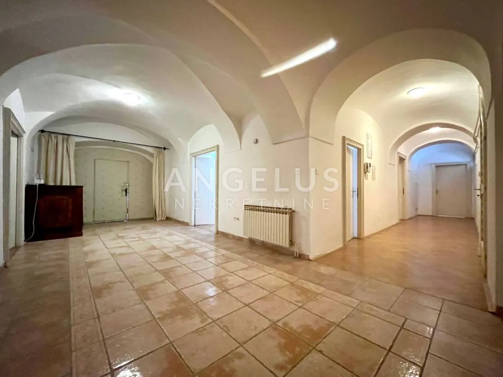 Entrée - Four-Bedroom Apartment in Historic Zagreb