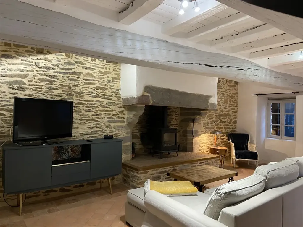 Séjour - Maison Meublée en Pierre à Loheac