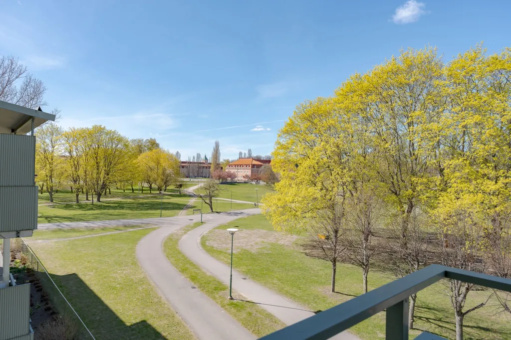 Balcony - Corner Apartment with Park View in Norrköping