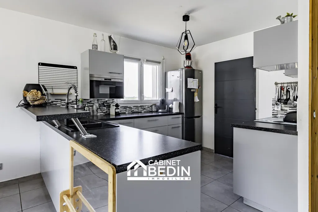 Cuisine - Maison Moderne avec Piscine près de Saint-André-de-Cubzac